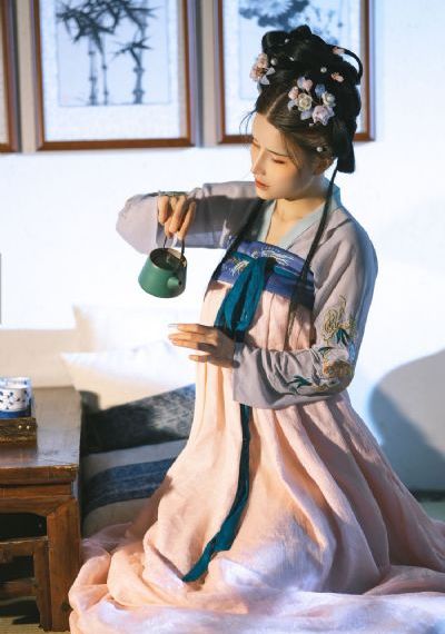 亚洲乱色伦图片区小说_720超清免费观看